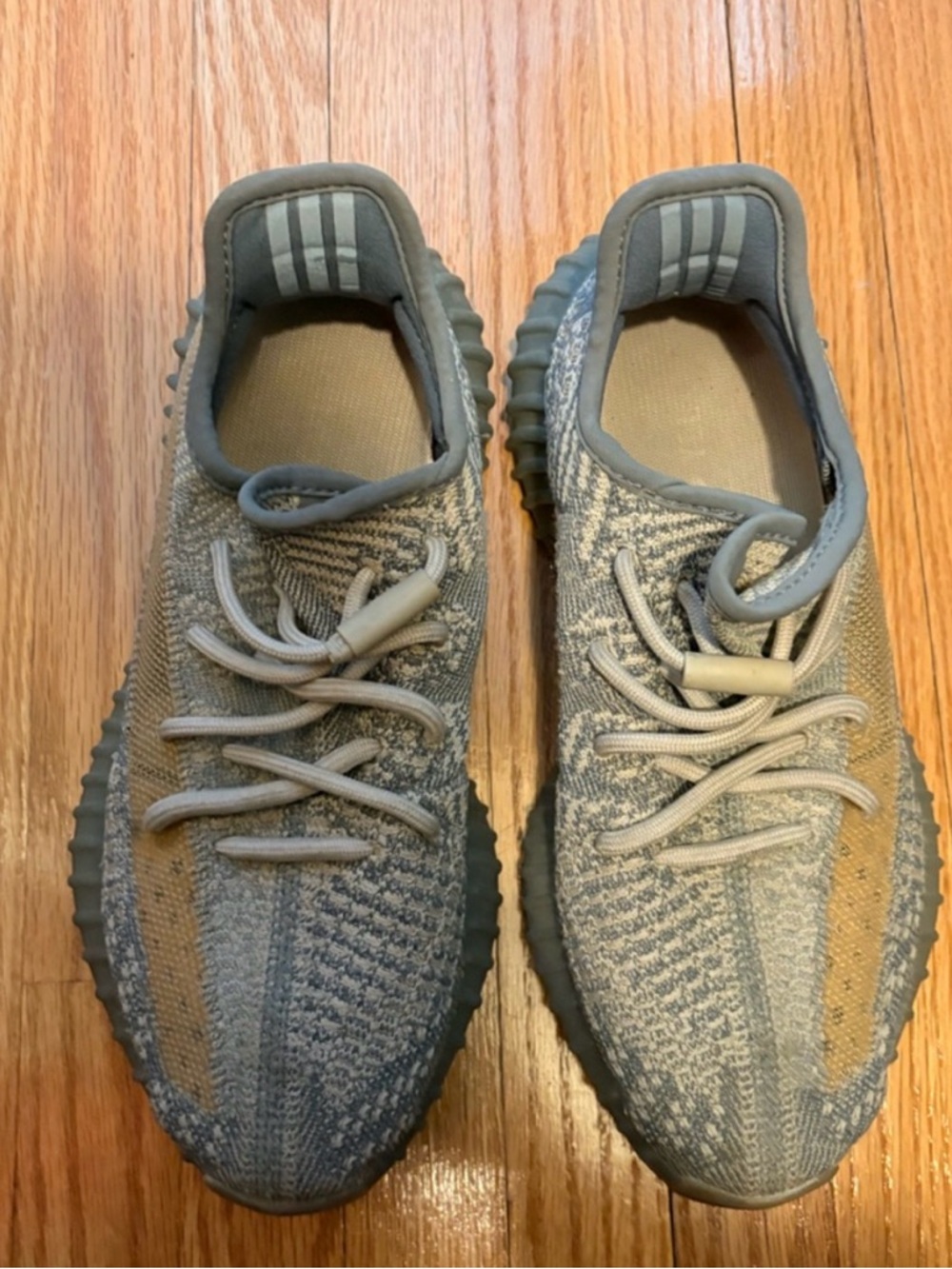 Adidas Yeezy Boost 350 V2 Israfil sneakers.
